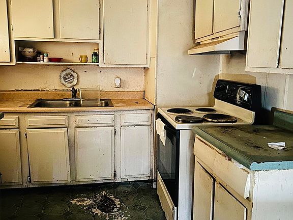 4th image of 2454 Anthony Cir