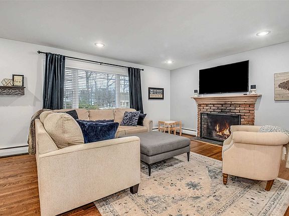 3rd image of 2 Tasman Ln