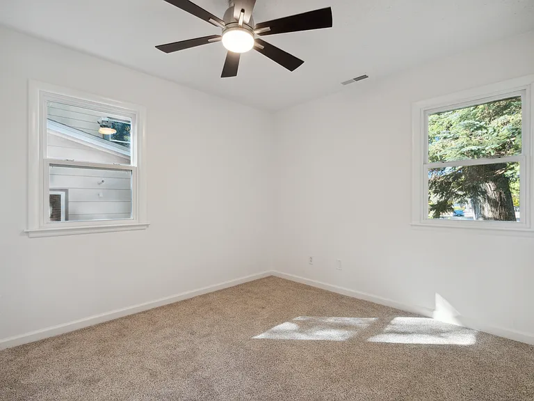 706 14th Ave — Photo 14