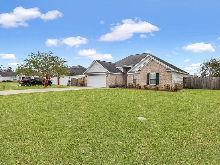 110 Auburn Cir — Photo 24