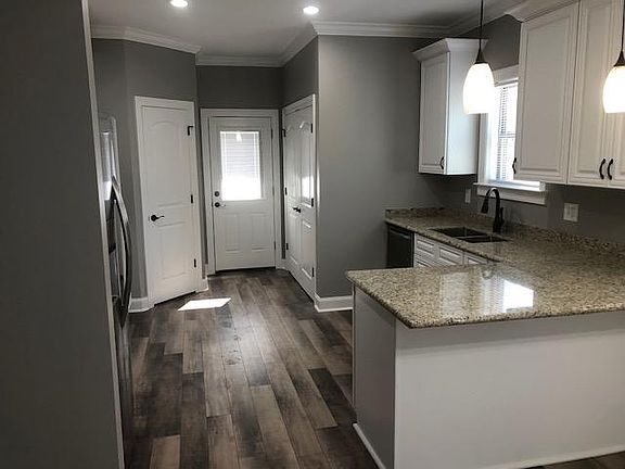 5th image of 220 River Village Dr