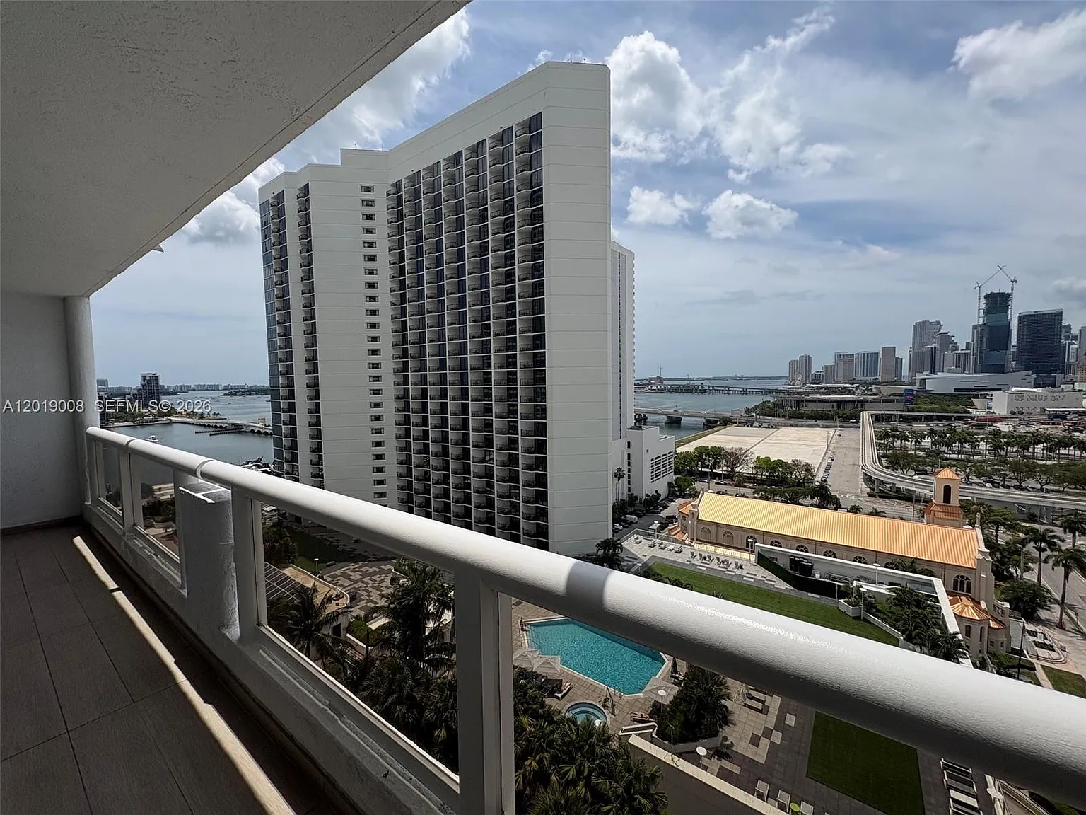 Venetia Condo — Photo 1