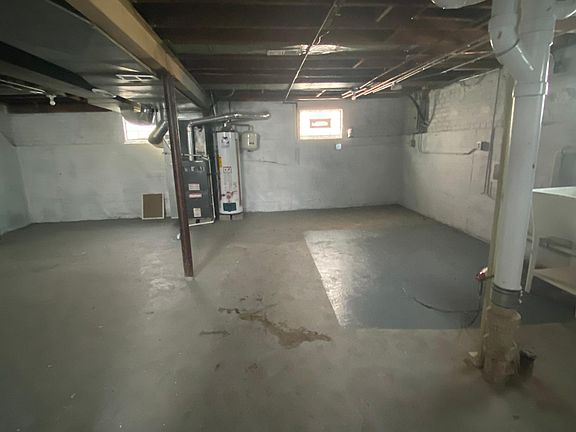 3rd image of 17513 Lorenz Ave