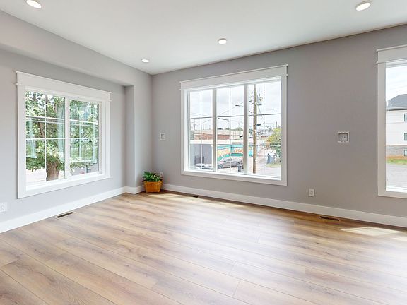 4th image of 115 20th St SW
