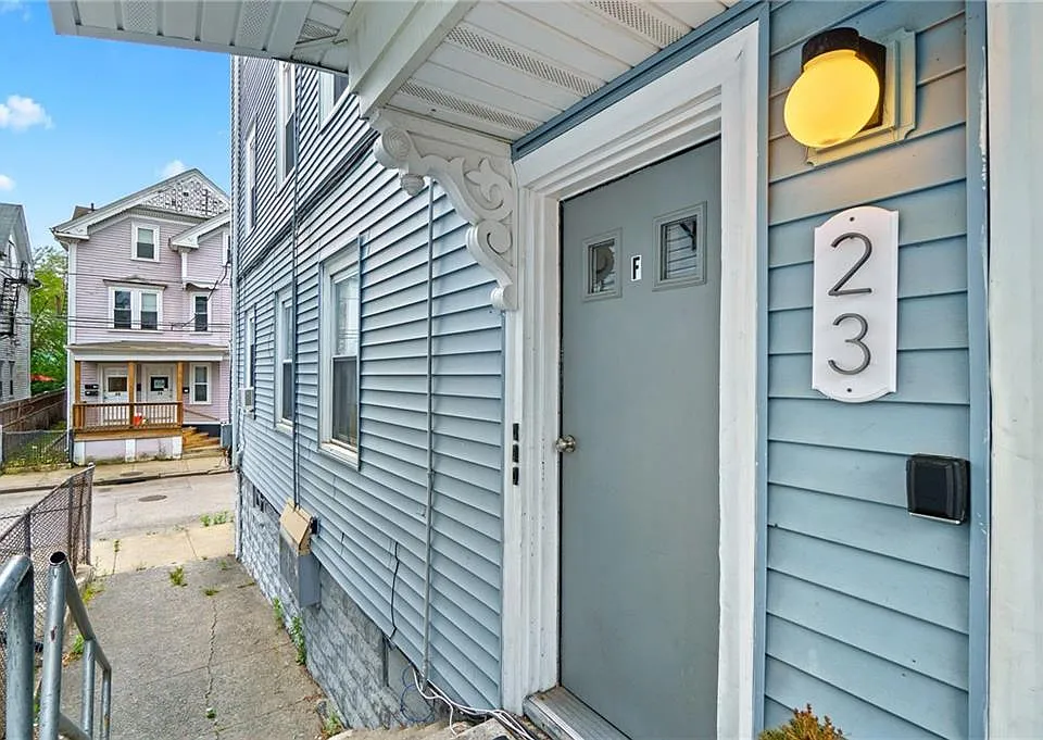 23 Penn St #3R