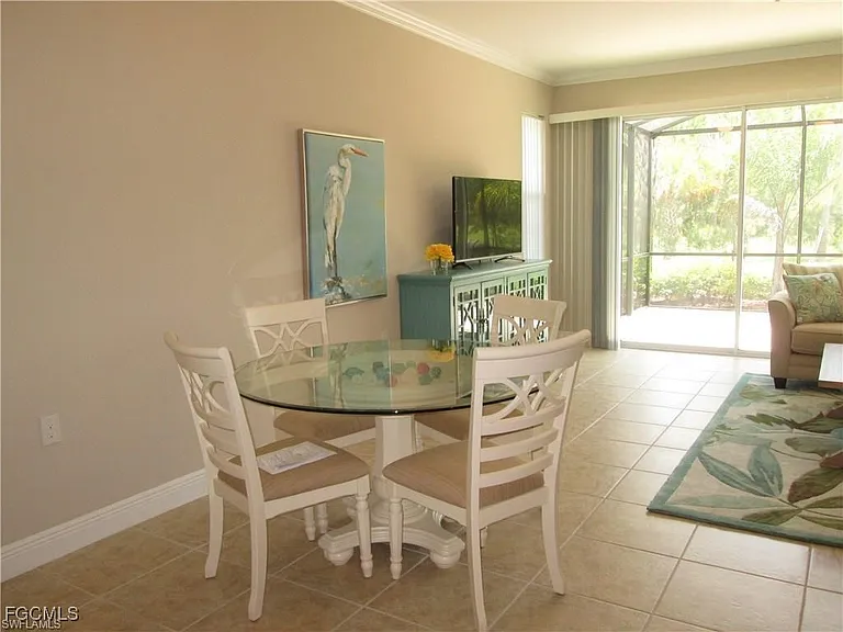 10702 Cetrella Dr — Photo 6