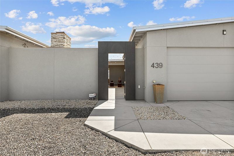 4th image of 439 Airport Way SW
