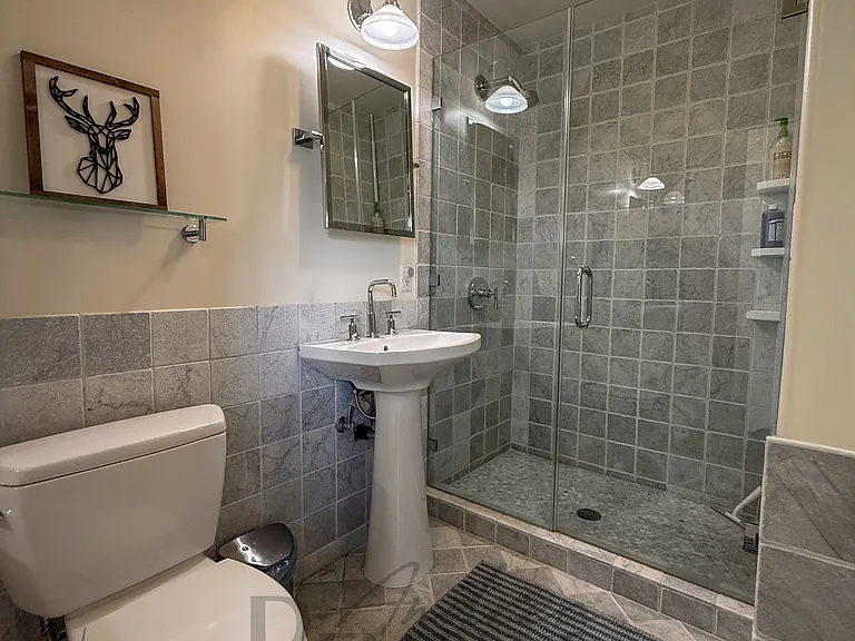 1187 Arch St — Photo 31