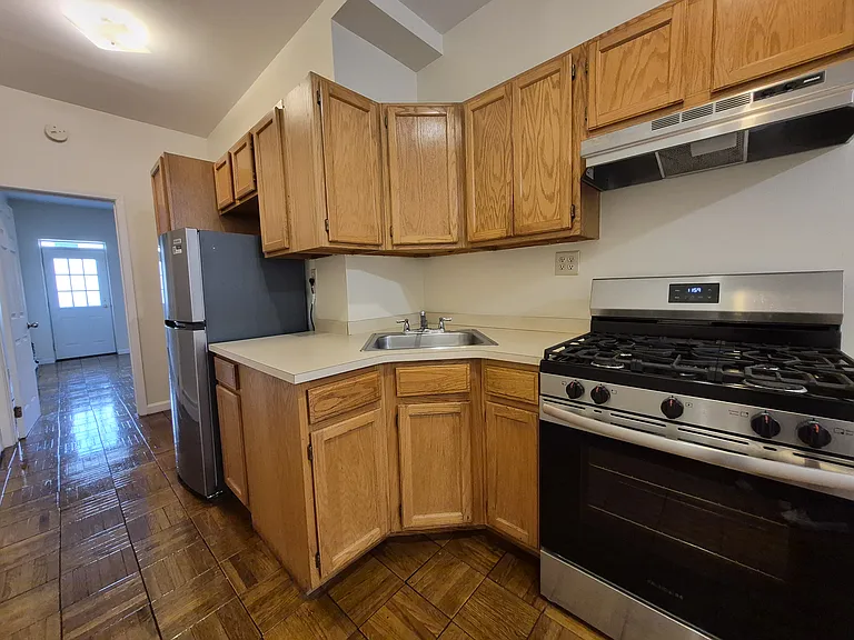 243 16th St #1L — Photo 11