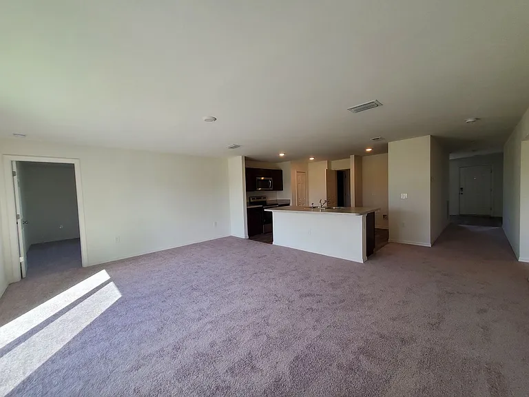 2824 NE 3rd Ave — Photo 3