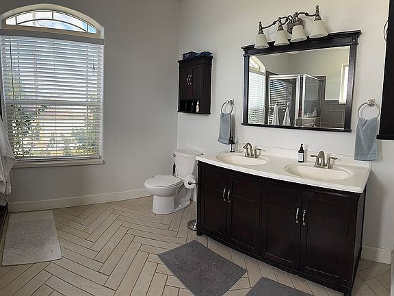 Master Bathroom (1)