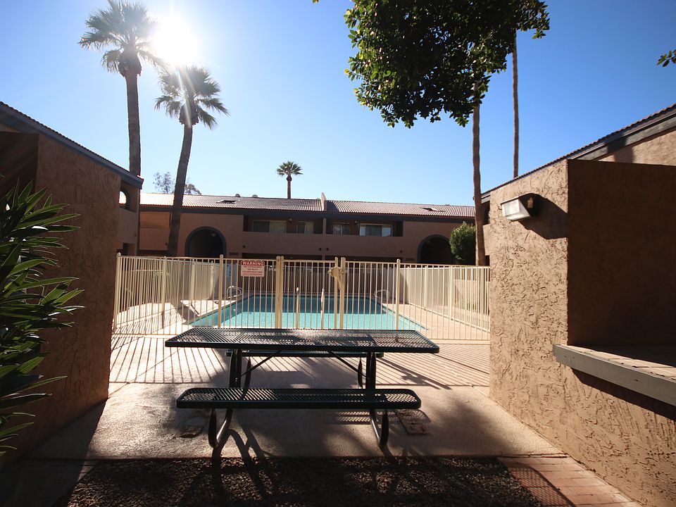 1 Community Area with Pool