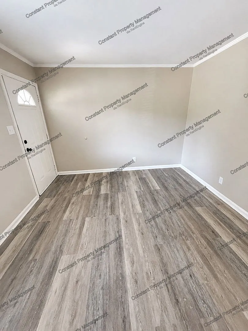 2 bed, 1.0 bath, $775 — Photo 2