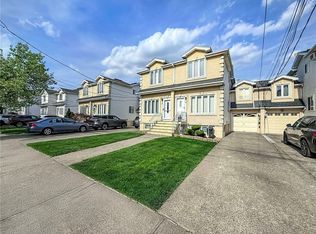 43 Boulder St, Staten Island, NY 10312