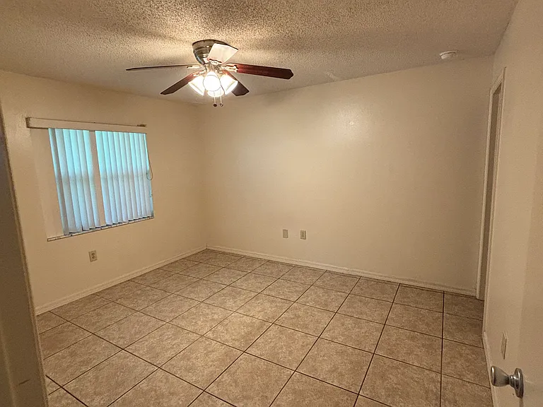 1140 Dosseywood Ln #1 — Photo 8
