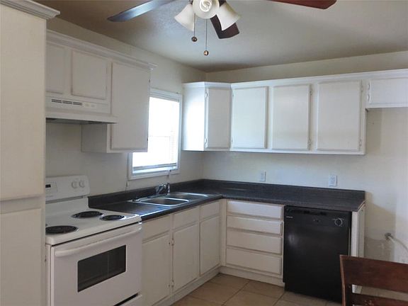 3rd image of 902 Edgewood St