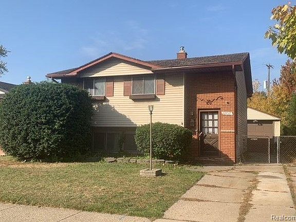 4th image of 22717 Hillock Ave