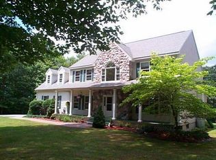 28 Sun Pond Ln, New Milford, CT
