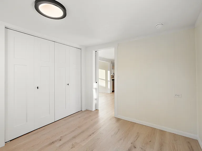 115 E Savidge St — Photo 9