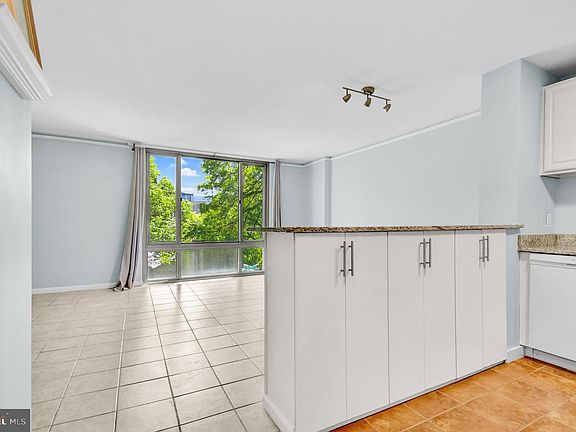 3rd image of 950 25th St NW #605N