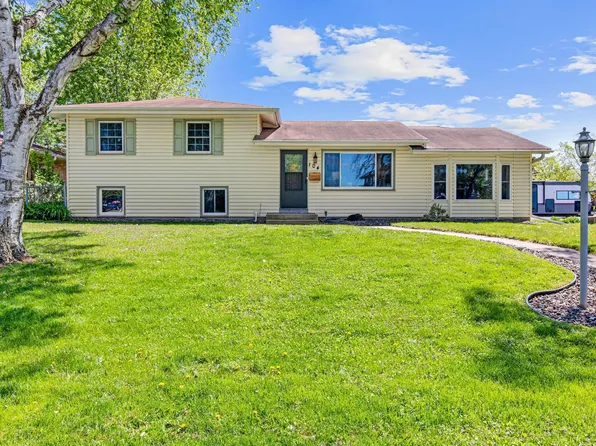 104 8th Ave NE, Forest Lake, MN 55025