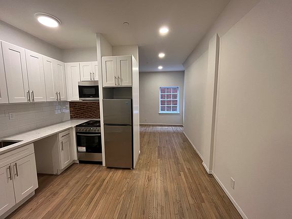 4th image of 225 E 96th St APT 1RE