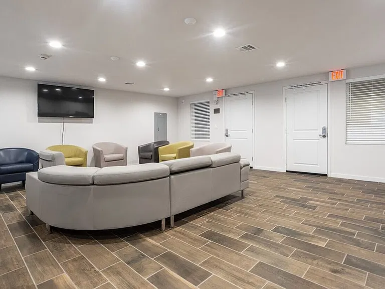 6332 Woodman Ave #4 — Photo 14