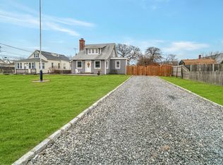 694 Shore Rd, Lindenhurst, NY 11757