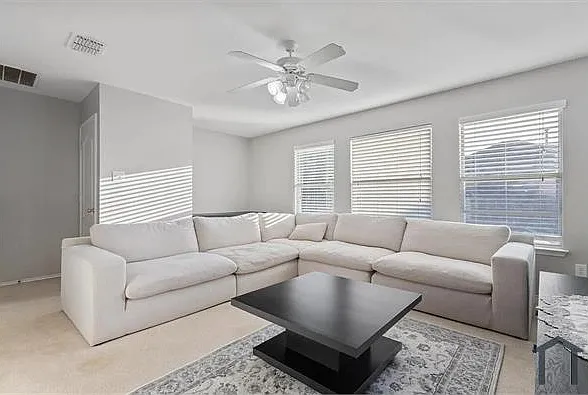 1435 Sleepy Hollow Dr — Photo 18