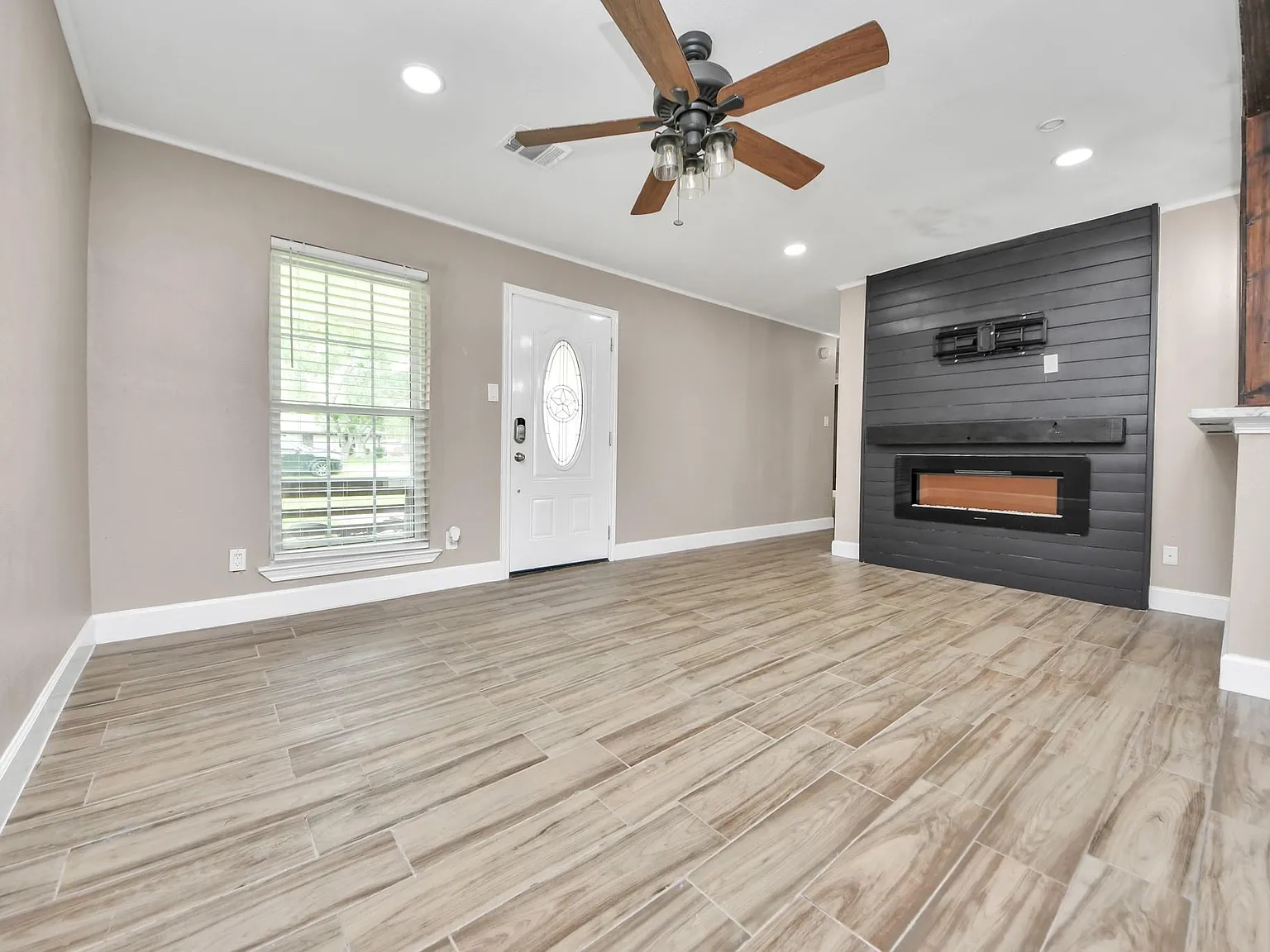 3 bed, 2.0 bath, 1167 sqft, $1,800 — Photo 4