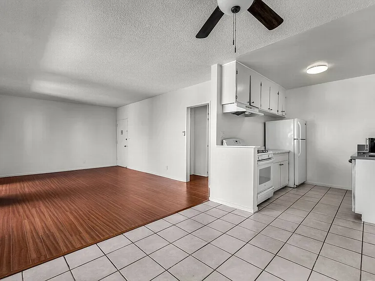 1426 N Vista St #10 — Photo 1