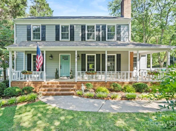 9413 Wenlock Cir, Charlotte, NC 28270