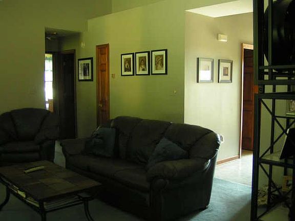 3rd image of 1511 N Wilford Ln