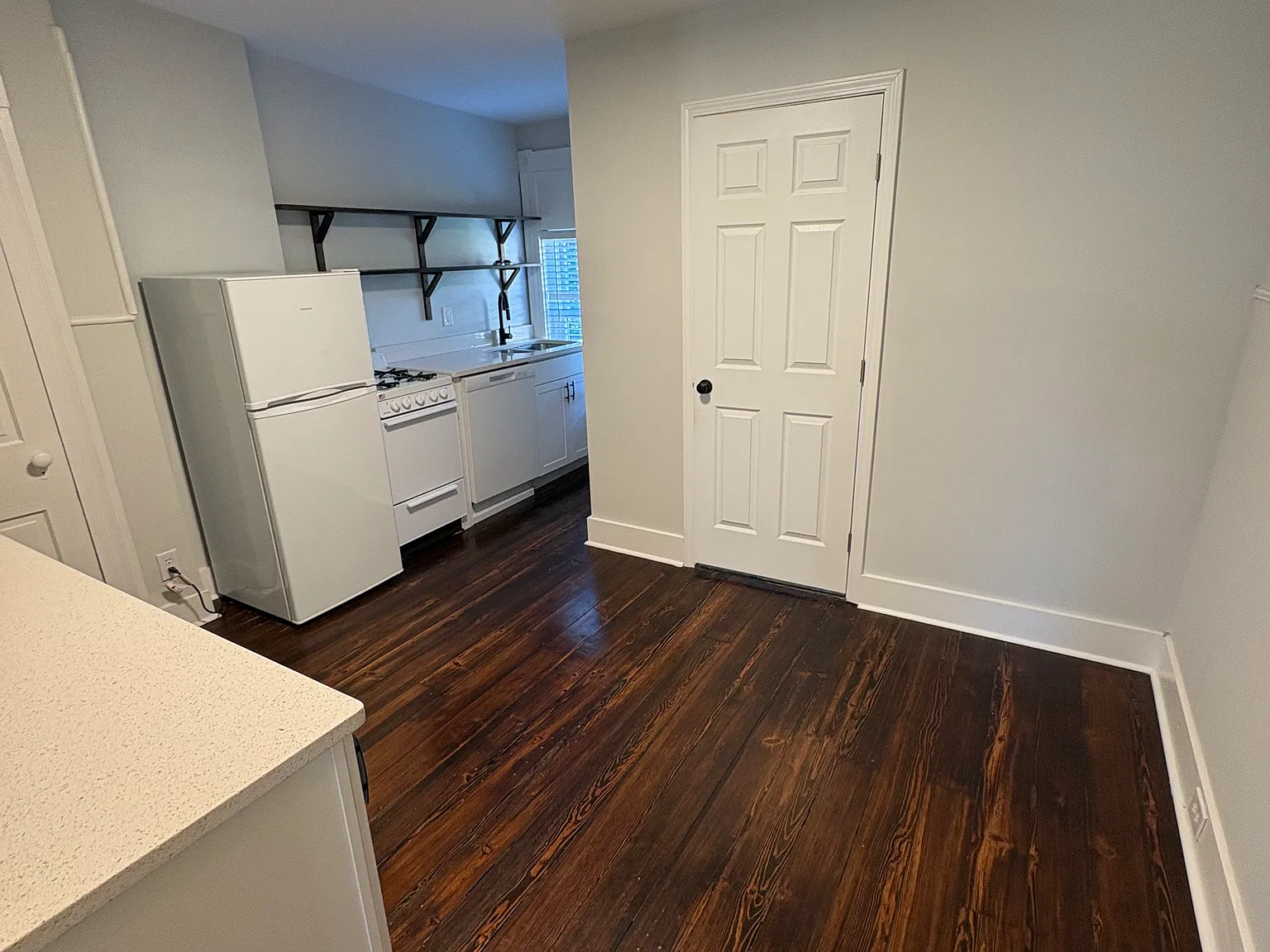 1 bed, 450 sqft, $995 — Photo 3