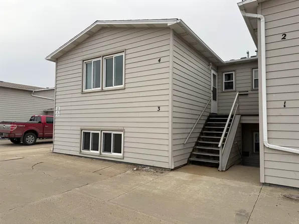 606 19th Ave SE APT 3, Minot, ND 58701
