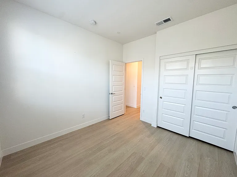 11161 Akarna Ct — Photo 32