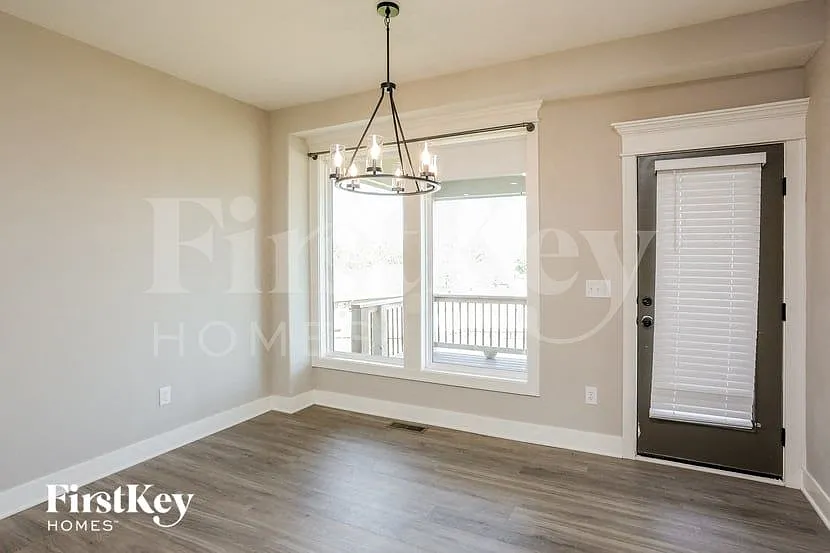 4 bed, 3.0 bath, 2560 sqft, $4,200 — Photo 3