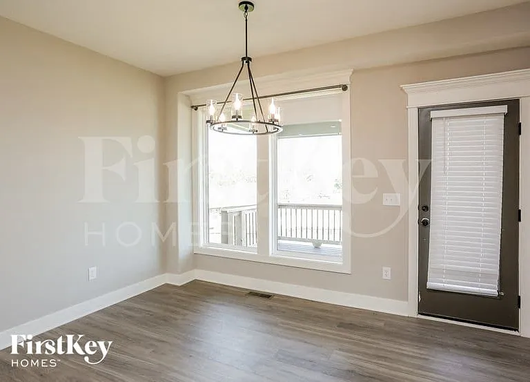2217 NE Janessa Dr — Photo 3
