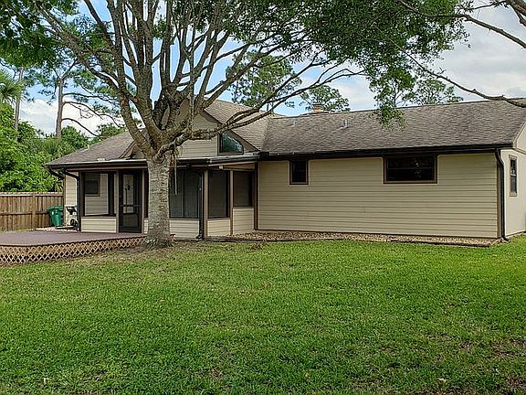 5th image of 467 SE Streamlet Ave
