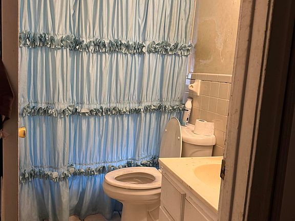 4th image of 707 Hillmont Dr