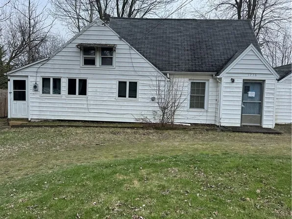 1236 Saunders Sett Rd, Lewiston, NY 14092