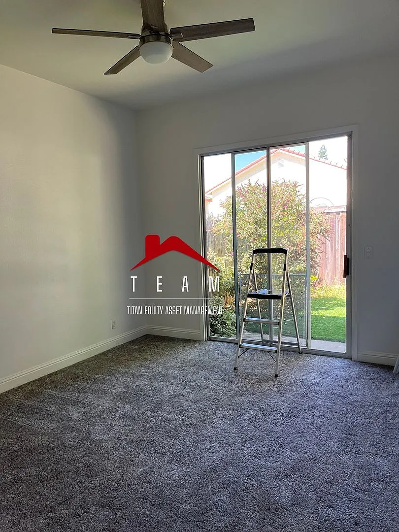 Single story home with Solar — Photo 4