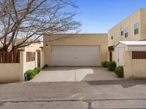 7825 Pinewood Dr NW, Albuquerque, NM 87120