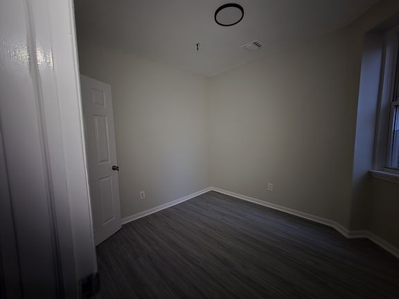 4th image of 96 Eaton Pl #11A