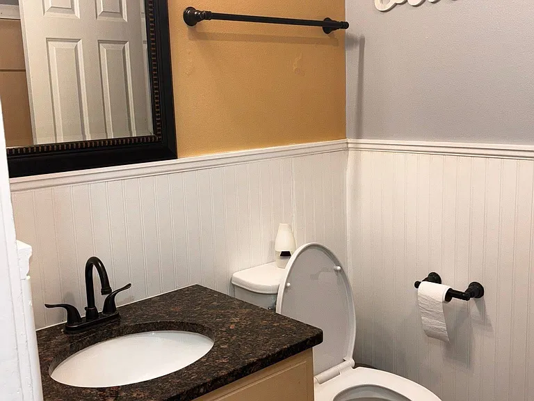 335 N Sycamore Dr — Photo 9