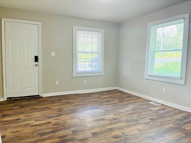 202 W Sullivan St — Photo 3