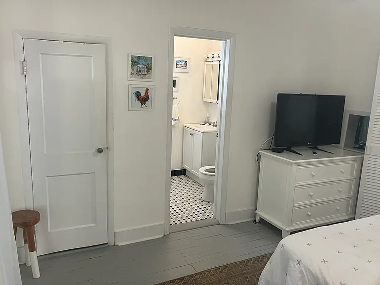 1025 Catherine St — Photo 11