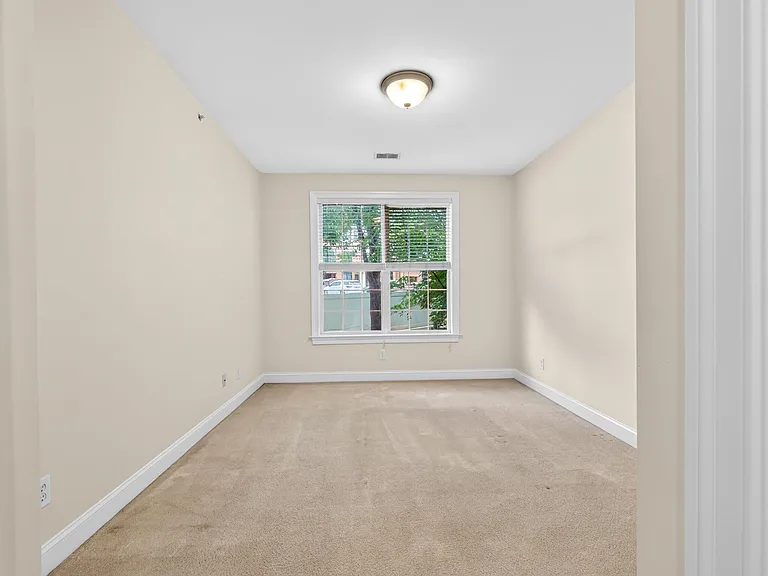 949 Glenwood Station Ln #101 — Photo 21
