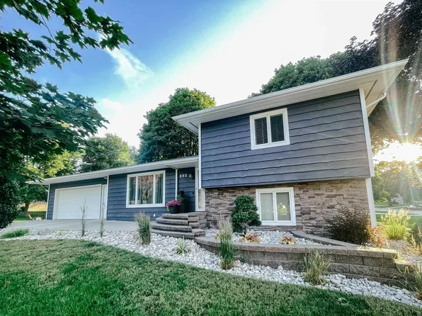 502 Hartford Ave SE, Orange City, IA 51041
