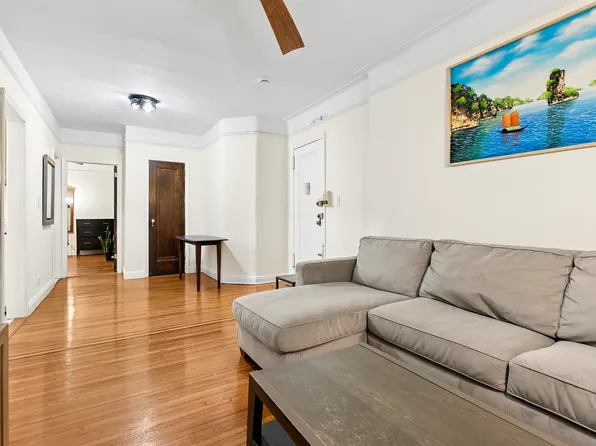 30-83 Crescent Street image 2 of 11